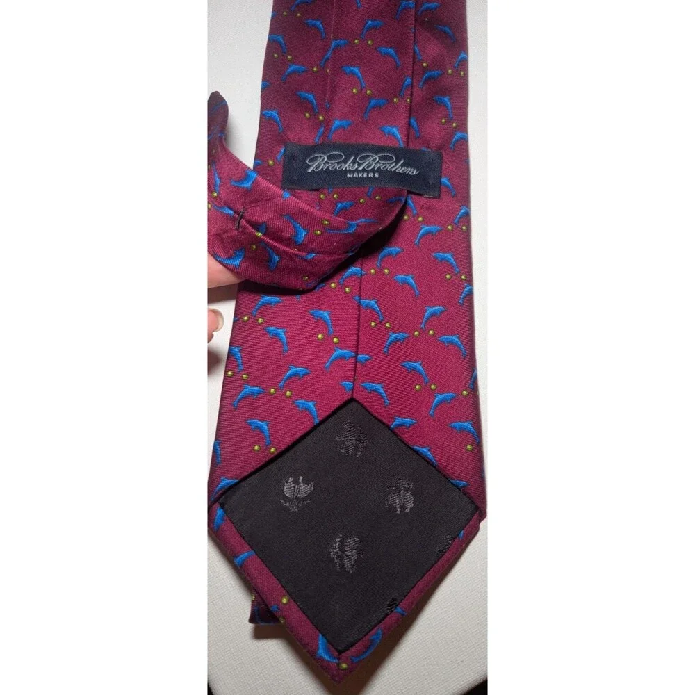 Brooks Brothers Makers Red Pure Silk Necktie Blue Dolphin Pattern Tie 57